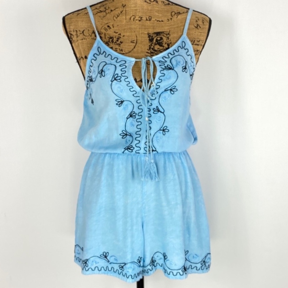 Embroidered romper - Picture 3 of 3
